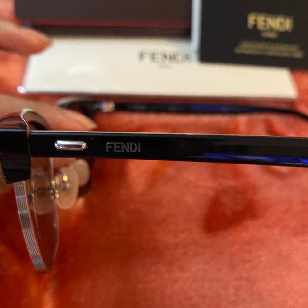 🔥Brand New Fendi glasses!🔥